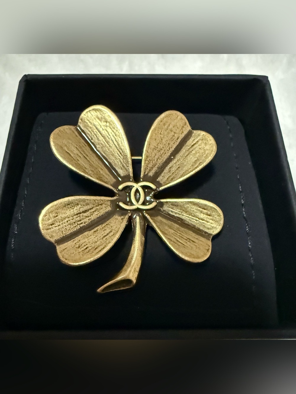 Four-Leaf Clover Luxurious Fashion Brooch